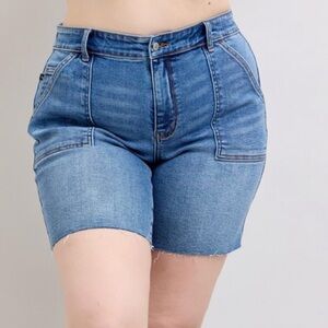 🩵Hello Gorgeous! Judy Blue Mid Rise Bermudas Denim Shorts W/ Back Flap Pockets